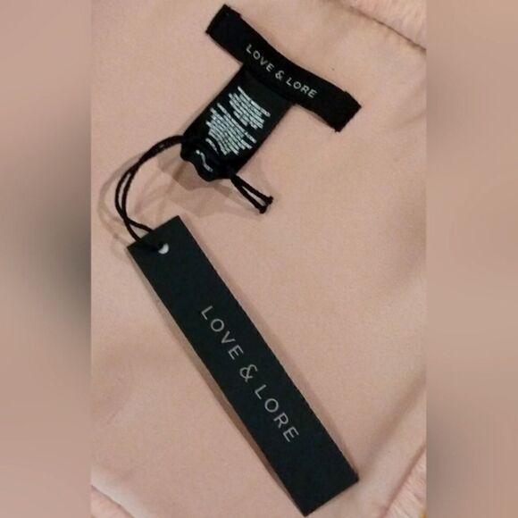 Love & Lore Pink Faux Fur Cross Thru Scarf NWT - Picture 8 of 9